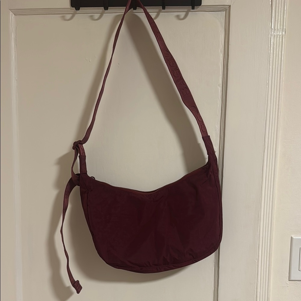 Baggu Medium Crescent in Oxblood